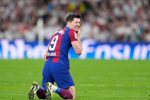 西甲星观察：莱万接受沙特巨额报价，巴萨面临抉择