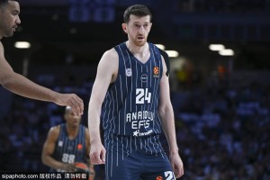 伯纳乌的困境：皇马在主场失分，巴萨领跑西甲