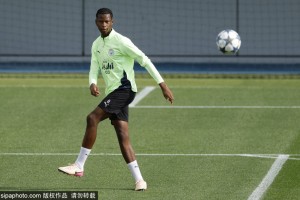 曼城青训的未来之星：17岁小将麦凯杜如何崭露头角