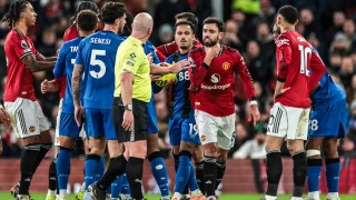 曼联冤？伯恩茅斯多次疑似禁区手球未判 锁喉对手仅染黄