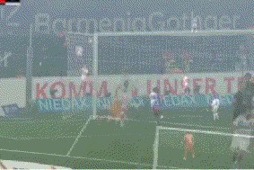 3-1，格里马尔多任意球双响，9人德甲第12掀翻德甲第2，滕哈赫前东家赛季首胜