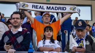 欧冠八强战火重燃：巴塞罗那与利物浦能否绝境逆袭，闯入半决赛？