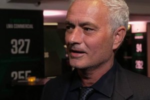 穆帅：切尔西是想要赢得欧冠的俱乐部，但集齐三项欧战冠军也很棒