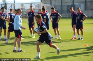 39岁魔笛转会米兰！传奇中场开启新篇章