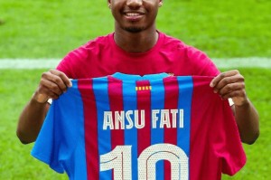 从身价1亿到免费去法甲！巴萨22岁天才陨落，身穿10号成诅咒